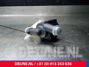 Gebruikte Waterpomp Volvo V60 I (FW/GW) 2.4 D6 20V Plug-in Hybrid AWD Prijs € 40,00 Margeregeling aangeboden door van Deijne Onderdelen Uden B.V.