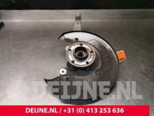 Gebruikte Fusee links-voor Volvo XC90 II 2.0 D5 16V AWD Prijs € 400,00 Margeregeling aangeboden door van Deijne Onderdelen Uden B.V.