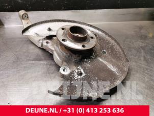 Gebruikte Fusee links-voor Volvo XC90 II 2.0 D5 16V AWD Prijs € 400,00 Margeregeling aangeboden door van Deijne Onderdelen Uden B.V.