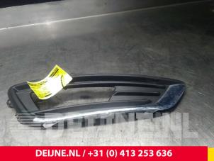 Używane Kratka zderzaka Ford Focus 3 Wagon 1.0 Ti-VCT EcoBoost 12V 125 Cena € 10,00 Procedura marży oferowane przez van Deijne Onderdelen Uden B.V.