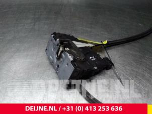 Begagnade Dörrlåsmekanism, 2-dörrars, höger Fiat Ducato (250) 2.3 D 120 Multijet Pris € 18,15 Inklusive moms erbjuds av van Deijne Onderdelen Uden B.V.