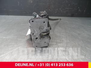 Begagnade Dörrlåsmekanism, 2-dörrars, höger Fiat Ducato (250) 2.0 D 115 Multijet Pris € 18,15 Inklusive moms erbjuds av van Deijne Onderdelen Uden B.V.