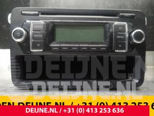 Begagnade Radio Volkswagen Caddy III (2KA,2KH,2CA,2CH) 1.9 TDI Pris € 72,60 Inklusive moms erbjuds av van Deijne Onderdelen Uden B.V.