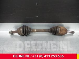 Begagnade Drivaxel, vänster fram Fiat Doblo Cargo (223) 1.9 JTD Pris € 48,40 Inklusive moms erbjuds av van Deijne Onderdelen Uden B.V.