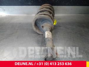 Begagnade Stötdämparstång, höger fram Ford Transit Connect 1.8 Tddi Pris € 36,30 Inklusive moms erbjuds av van Deijne Onderdelen Uden B.V.