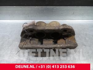 Begagnade Främre bromsok, vänster Ford Transit 2.0 TDdi 16V 260S Pris € 30,25 Inklusive moms erbjuds av van Deijne Onderdelen Uden B.V.