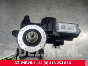 Gebruikte Raammotor Portier Renault Kangoo/Grand Kangoo (KW) 1.2 16V TCE Prijs € 18,15 Inclusief btw aangeboden door van Deijne Onderdelen Uden B.V.