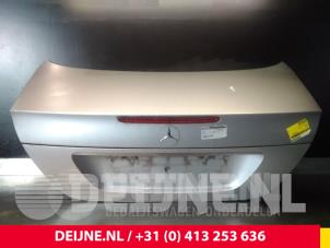 Begagnade Baklucka Mercedes E (W211) 2.2 E-220 CDI 16V Pris € 120,00 Marginaltabell erbjuds av van Deijne Onderdelen Uden B.V.