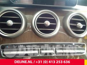Gebruikte Chaufage Bedieningspaneel Mercedes C Estate (S205) C-200 2.0 CGI 16V Prijs € 125,00 Margeregeling aangeboden door van Deijne Onderdelen Uden B.V.