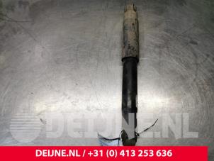 Używane Amortyzator prawy tyl Hyundai H300 Cena € 24,20 Z VAT oferowane przez van Deijne Onderdelen Uden B.V.