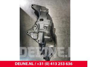 Begagnade Undre fäste, generator Volvo V90 II (PW) 2.0 D4 16V Pris € 60,00 Marginaltabell erbjuds av van Deijne Onderdelen Uden B.V.