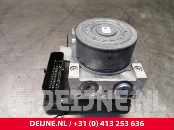 ABS-pump från en Mercedes-Benz GLC (X253) 3.0 43 AMG V6 Turbo 4-Matic 2016