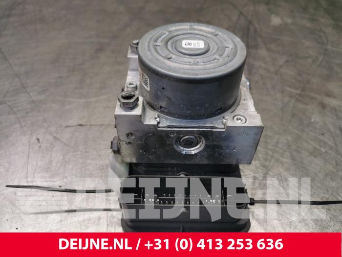 ABS-pump från en Mercedes-Benz GLC (X253) 3.0 43 AMG V6 Turbo 4-Matic 2016