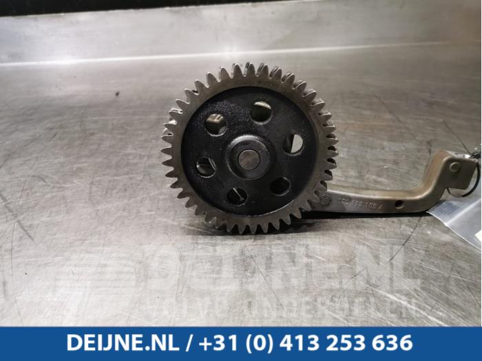 Oliepomp van een Volkswagen Transporter T5 2.5 TDi PF 2008