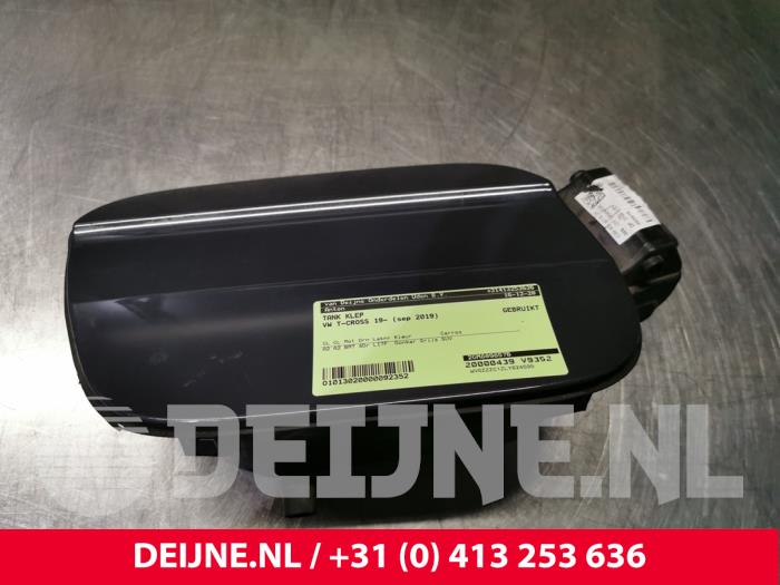 Tanklucka från en Volkswagen T-Cross 1.0 TSI 115 12V 2019