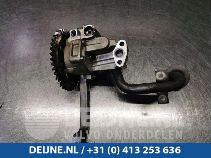 Oliepomp van een Volkswagen Transporter/Caravelle T5 2.5 TDi 2009