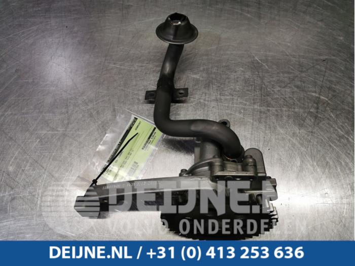 Oliepomp van een Volkswagen Transporter/Caravelle T5 2.5 TDi 2009