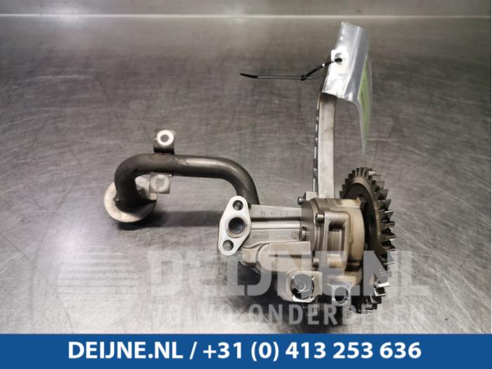 Oliepomp van een Volkswagen Transporter/Caravelle T5 2.5 TDi 2009