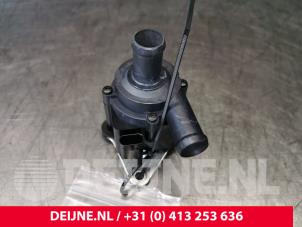Gebruikte Watercirculatiepomp Volvo V70 (BW) 2.0 D4 16V Prijs € 25,00 Margeregeling aangeboden door van Deijne Onderdelen Uden B.V.