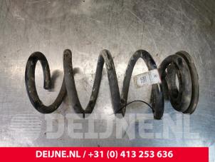 Begagnade Bakre spolfjäder Tesla Model 3 Long Range AWD 75 kWh Pris € 60,50 Inklusive moms erbjuds av van Deijne Onderdelen Uden B.V.