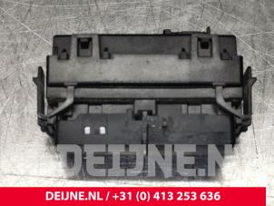 Gebruikte Schakelaar Mercedes E (W212) E-300 BlueTec Hybrid V6 24V Prijs € 25,00 Margeregeling aangeboden door van Deijne Onderdelen Uden B.V.