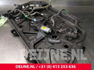 Gebruikte Ruitmechaniek 4Deurs links-voor Volvo V60 I (FW/GW) 2.4 D6 20V Plug-in Hybrid AWD Prijs € 100,00 Margeregeling aangeboden door van Deijne Onderdelen Uden B.V.