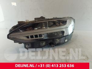Gebruikte Koplamp links Volvo V90 II (PW) 2.0 D3 16V AWD Prijs € 750,00 Margeregeling aangeboden door van Deijne Onderdelen Uden B.V.