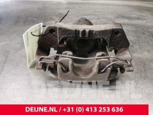 Gebruikte Remklauw (Tang) links-voor Opel Astra K 1.0 Turbo 12V Prijs € 25,00 Margeregeling aangeboden door van Deijne Onderdelen Uden B.V.