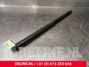 Gebruikte Kofferdekseldemper links-achter Tesla Model S 70D Prijs € 24,20 Inclusief btw aangeboden door van Deijne Onderdelen Uden B.V.