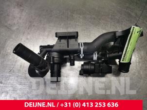 Gebruikte Thermostaathuis Mercedes C (W205) C-200 1.6 CDI BlueTEC, C-200 d 16V Prijs € 55,00 Margeregeling aangeboden door van Deijne Onderdelen Uden B.V.