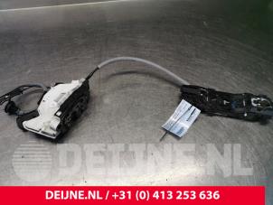 Gebruikte Deurslot Mechaniek 4Deurs links-voor Volkswagen Polo V (6R) 1.2 TDI 12V BlueMotion Prijs € 20,00 Margeregeling aangeboden door van Deijne Onderdelen Uden B.V.
