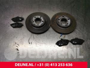 Gebruikte Remschijf + blok voor Mercedes B (W246) 2.2 B-220 CDI BlueEFFICIENCY,d 16V Prijs € 60,00 Margeregeling aangeboden door van Deijne Onderdelen Uden B.V.