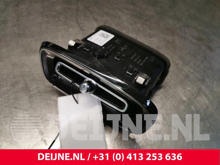 Luftmunstycke, instrumentbräda från en Volvo XC40 (XZ) 1.5 T3 12V 2020