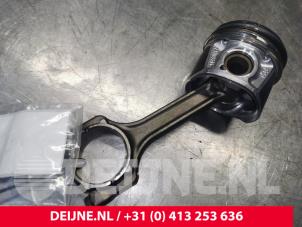 Gebruikte Zuiger Fiat Doblo Cargo (223) 1.3 D 16V Multijet Prijs € 72,60 Inclusief btw aangeboden door van Deijne Onderdelen Uden B.V.