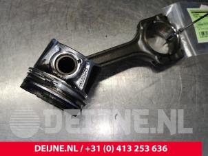 Gebruikte Zuiger Fiat Doblo Cargo (223) 1.3 D 16V Multijet Prijs € 72,60 Inclusief btw aangeboden door van Deijne Onderdelen Uden B.V.