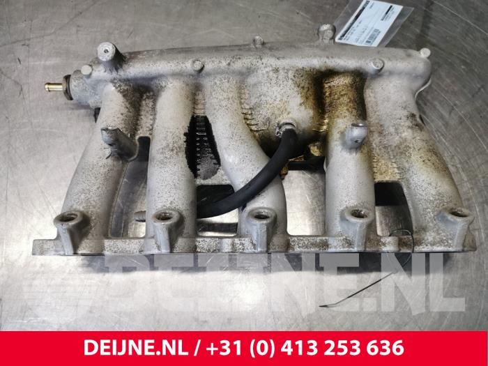 Insugsrör från en Volvo XC90 I 2.5 T 20V 2004