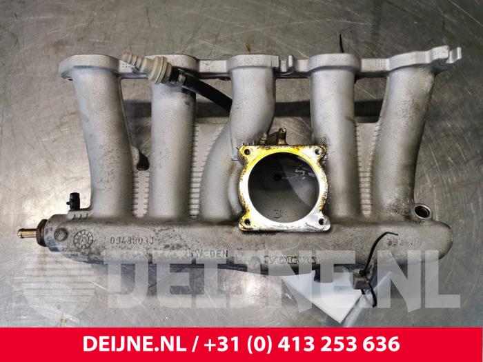 Insugsrör från en Volvo XC90 I 2.5 T 20V 2004