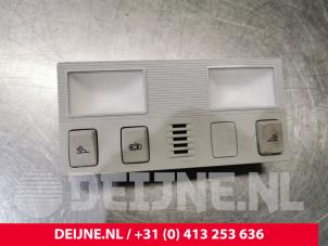 Używane Oswietlenie wewnetrzne przód Volkswagen Crafter (SY) 2.0 TDI FWD Cena € 24,20 Z VAT oferowane przez van Deijne Onderdelen Uden B.V.