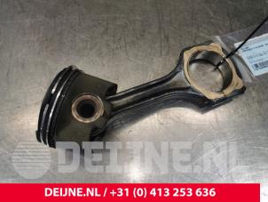 Begagnade Kolv Mercedes E (W213) E-220d 2.0 Turbo 16V Pris € 100,00 Marginaltabell erbjuds av van Deijne Onderdelen Uden B.V.