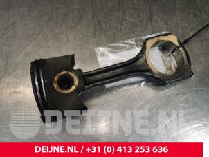 Begagnade Kolv Mercedes E (W213) E-220d 2.0 Turbo 16V Pris € 100,00 Marginaltabell erbjuds av van Deijne Onderdelen Uden B.V.