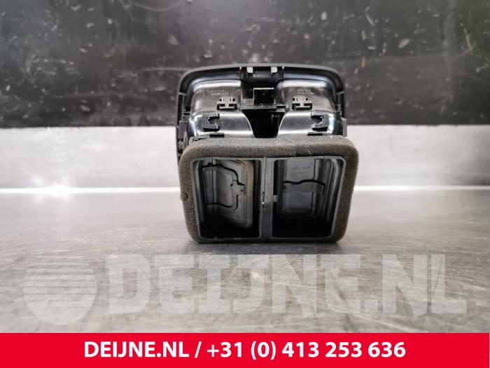 Luftmunstycke, instrumentbräda från en Volvo XC40 (XZ) 1.5 T5 Plug-in Hybrid 16V 2021