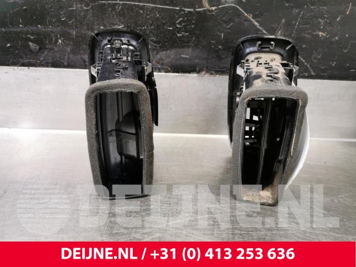 Luftmunstycke, instrumentbräda från en Volvo XC40 (XZ) 1.5 T5 Plug-in Hybrid 16V 2021