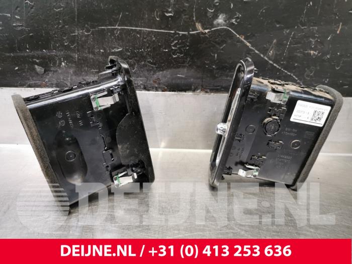 Luftmunstycke, instrumentbräda från en Volvo XC40 (XZ) 1.5 T5 Plug-in Hybrid 16V 2021