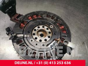 Gebruikte Dynamo Volvo XC60 II (UZ) 2.0 T8 16V Hybrid AWD Prijs € 350,00 Margeregeling aangeboden door van Deijne Onderdelen Uden B.V.