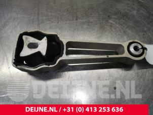 Begagnade Motorfäste Volvo V60 I (FW/GW) 2.4 D6 20V Plug-in Hybrid AWD Pris € 25,00 Marginaltabell erbjuds av van Deijne Onderdelen Uden B.V.