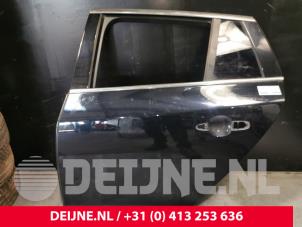 Begagnade Bakdörr, 4-dörrars, vänster Volvo V60 I (FW/GW) 2.4 D6 20V Plug-in Hybrid AWD Pris € 250,00 Marginaltabell erbjuds av van Deijne Onderdelen Uden B.V.