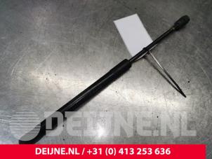 Begagnade Gasfjäder, motorhuv, höger Volvo XC90 II 2.0 D5 16V AWD Pris € 50,00 Marginaltabell erbjuds av van Deijne Onderdelen Uden B.V.