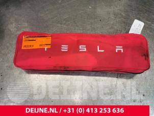 Begagnade Förbandslåda Tesla Model Y (5YJY) Long Range,Performance AWD Pris € 96,80 Inklusive moms erbjuds av van Deijne Onderdelen Uden B.V.