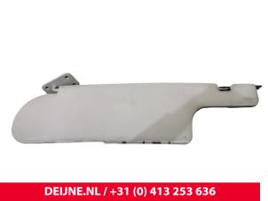 Gebruikte Zonneklep Iveco New Daily IV 35C14V, C14V/P, S14C, S14C/P, S14V, S14V/P Prijs € 48,40 Inclusief btw aangeboden door van Deijne Onderdelen Uden B.V.