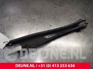 Begagnade Bakre undre gaffelben, vänster Volvo XC90 II 2.0 T8 16V Twin Engine AWD Pris € 25,00 Marginaltabell erbjuds av van Deijne Onderdelen Uden B.V.